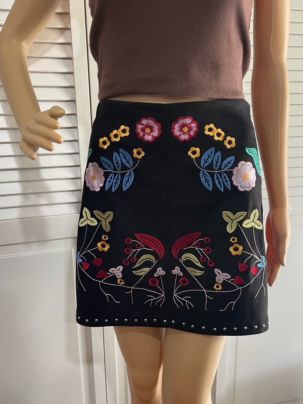 Gianni Bini Black Mini Skirt with Multicolor Floral Embroidery
